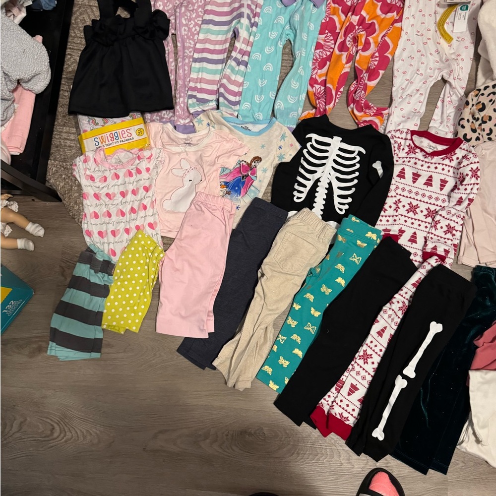 Assorted Baby Clothing Set -Size 24 Months & 2T - Picture 7 of 8